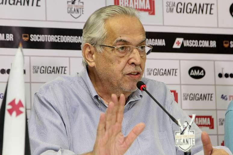 Eurico Miranda diz que não negociou apoio e não ocupara cargo na nova gestão (Foto: Paulo Fernandes/Vasco)