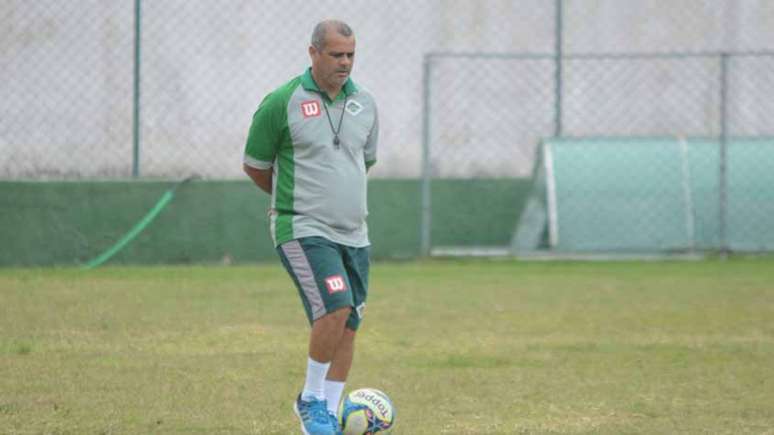 Técnico Roy quer o time bem postado para tentar surpreender o Flamengo (Foto: LÉO BORGES)