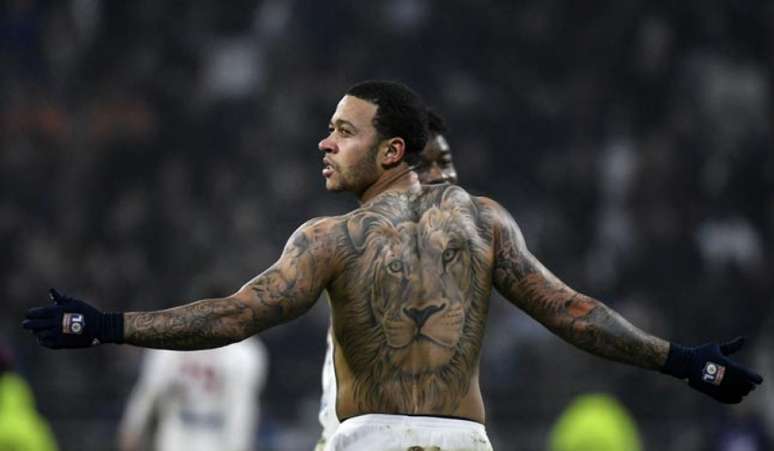 Depay fez lindo gol nos acréscimos (Foto: Jeff Pachoud / AFP)