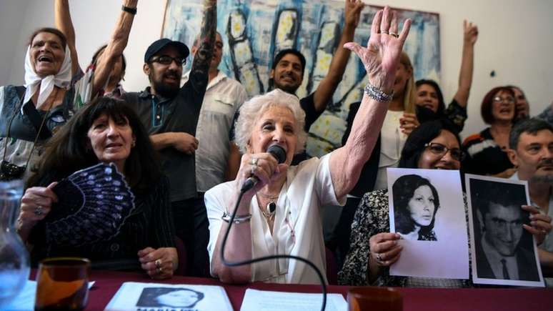 Argentinos acompanharam luta de Estela de Carlotto, presidente das Avós da Praça de Maio, para encontrar o neto