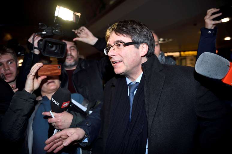 Ex-líder catalão Carles Puigdemont chega ao aeroporto de Copenhague, na Dinamarca 22/01/2018 Tariq Mikkel Khan/Scanpix Denmark via Reuters