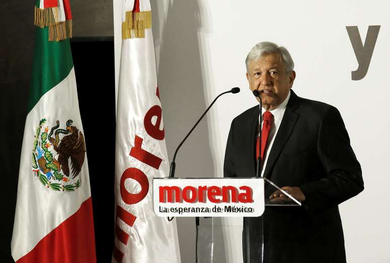 Andrés Manuel López Obrador, pré-candidato à Presidência do México pelo Movimento pela Regeneração Nacional (Morena), discursa na Cidade do México
04/01/2018 REUTERS/Carlos Jasso