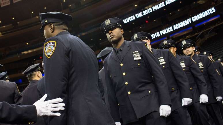 Nova York teve um grande aumento no número de policiais contratados nos anos 1990