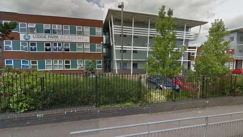 Escola onde Chris Young teve aulas com a professora que procura | Foto: Reprodu&ccedil;&atilde;o/Google Street View