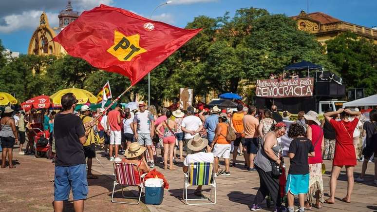 Militantes petistas fizeram passeata na cidade a favor da candidatura de Lula dias antes do julgamento