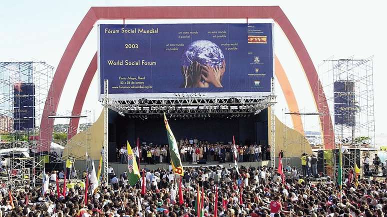 Em 2003, durante o Fórum Social Mundial, em Porto Alegre, Lula reuniu uma multidão no Anfiteatro Pôr do Sol | Foto: Victor Soares/Ag. Brasil