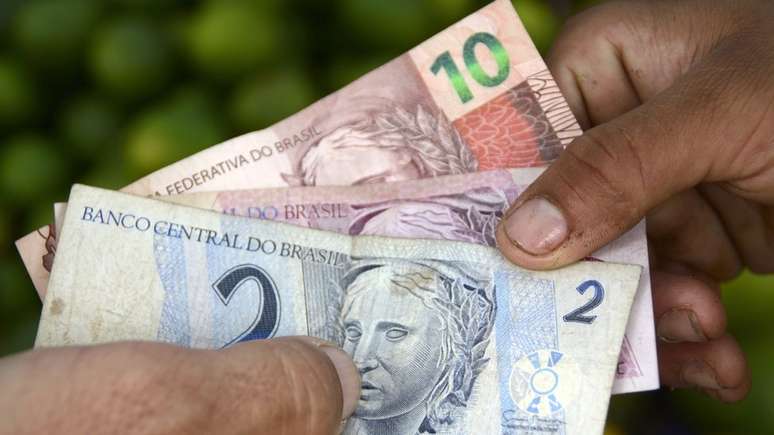 Economia brasileira terá crescimento igual ou menor que a média da America Latina e Caribe, segundo FMI | Foto: Richard Sowersby/BBC