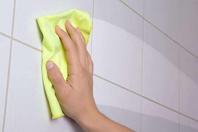 1. Aprenda como limpar azulejo de banheiro