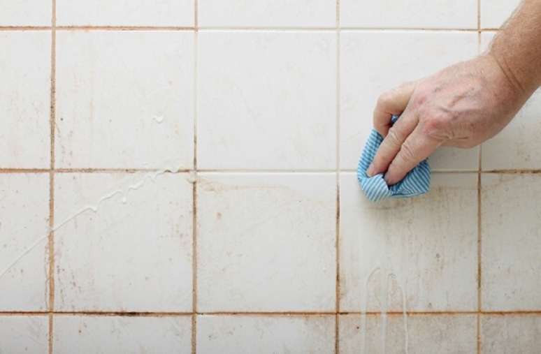 5. O vinagre e o bicarbonato de sódio são outra dupla campeã na hora de limpar azulejo de banheiro