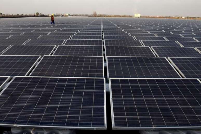 Paineis solares em fábrica de energia solar em Huainan, China
11/12/2017 REUTERS/Stringer