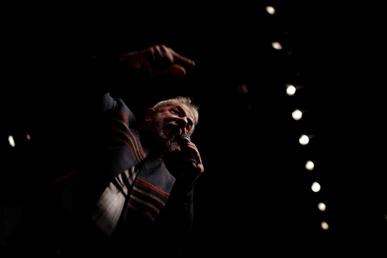 Ex-presidente Luiz Inácio Lula da Silva discursa no Rio de Janeiro
16/01/2018 REUTERS/Ricardo Moraes