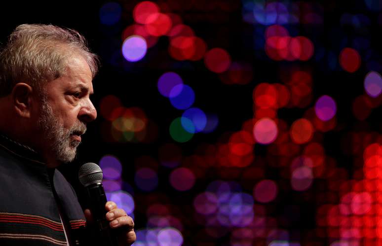 Ex-presidente Luiz Inácio Lula da Silva discursa no Rio de Janeiro
16/01/2018 REUTERS/Ricardo Moraes