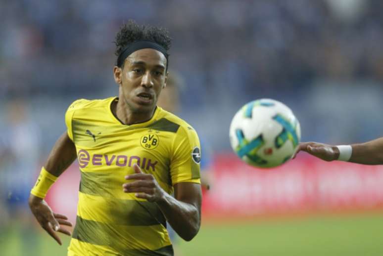 Aubameyang tem vínculo com o Dortmund até junho de 2020 (Foto: INA FASSBENDER / AFP)