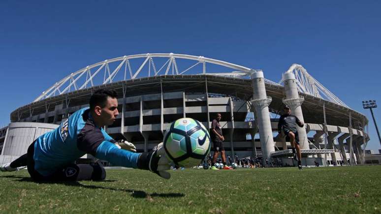 O goleiro Gatito Fernández treinou normalmente nesta terça-feira (Foto: Vitor Silva/SSPress/Botafogo)