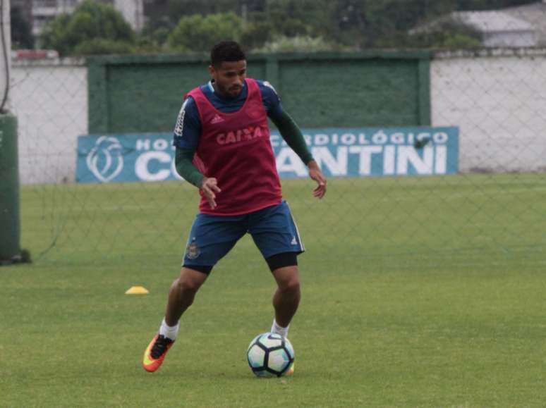 Depois de passagem pelo Coritiba, Léo está próximo de ser anunciado pelo Fluminense (Foto: Divulgação/ Coritiba)