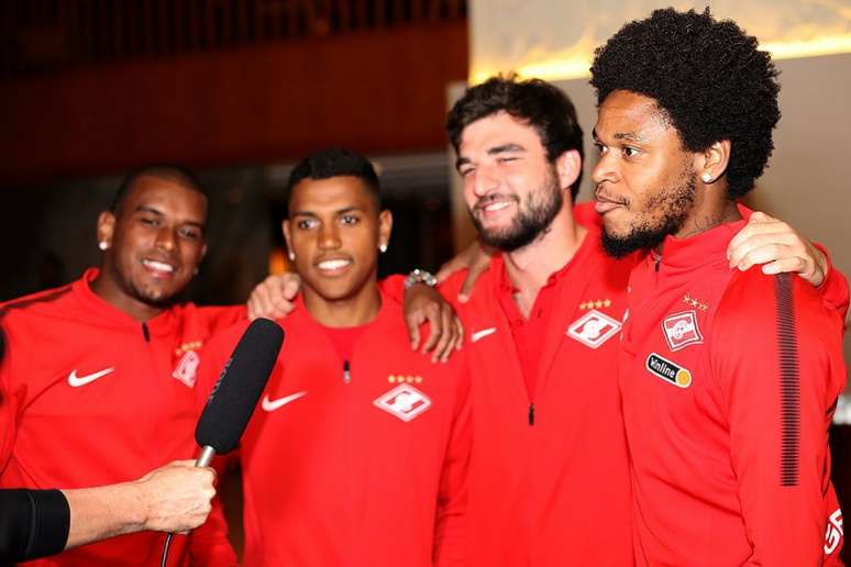 Georgi Dzhikiyam ao lado de Fernando, Pedro e Luiz Adriano (Foto: Divulgação)