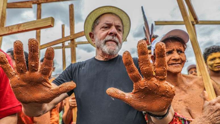 O ex-presidente participa de protesto em Mariana (MG) onde houve desastre ambiental | foto: Ricardo Stuckert / Instituto Lula