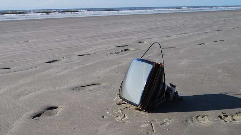 Até TV já foi encontrada nas praias brasileiras | Foto: Divulgação