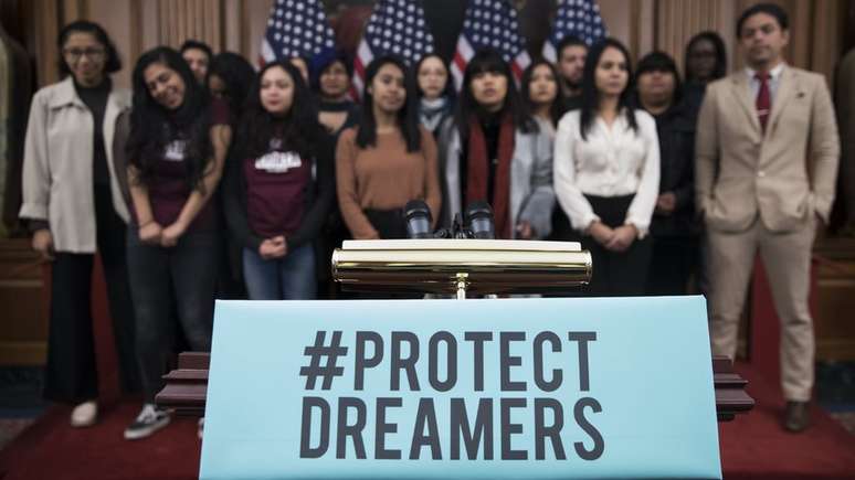 Jovens beneficiados pelo programa Daca se reunem em Washington; políticas para a imigração estiveram na mesa de negociações sobre orçamento federal