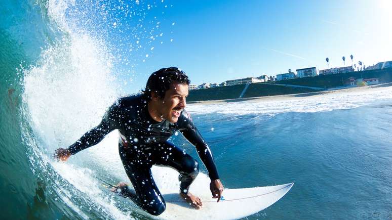 Surfistas engolem dez vezes mais água do que outras pessoas que nadam regularmente