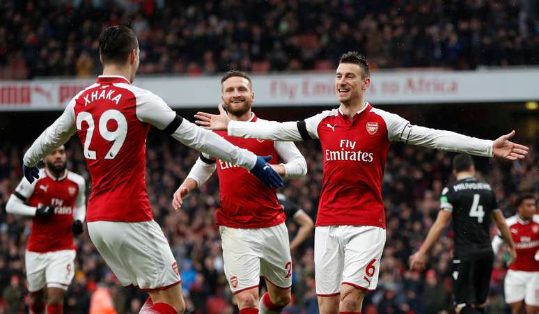 Jogadores do Arsenal comemoram gol contra o Crystal Palace
 20/1/2018         Action Images via Reuters/Paul Childs