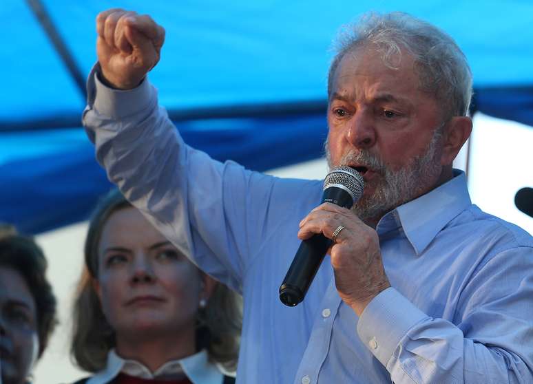 Ex-presidente Luiz Inácio Lula da Silva discursa em Porto Alegre
23/01/2018 REUTERS/Paulo Whitaker