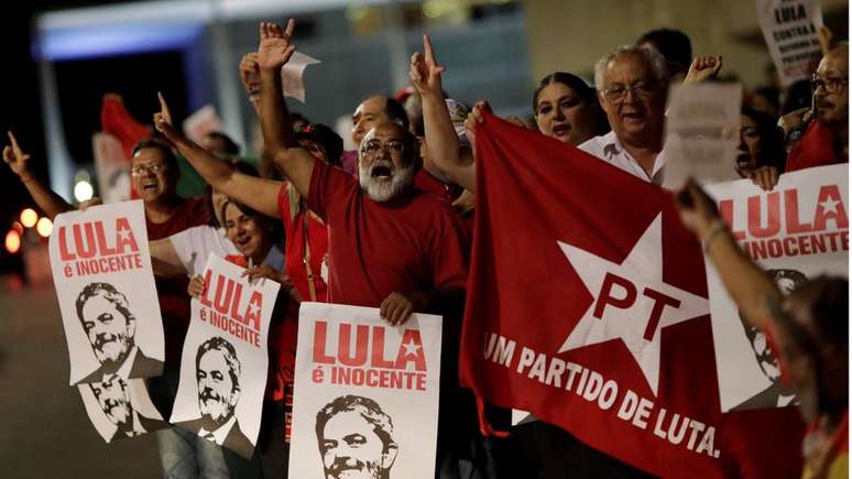 Apoiadores de Lula fizeram manifestação em defesa do ex-presidente em Brasília na véspera do julgamento
