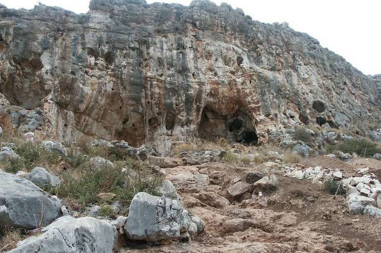 A caverna Misliya, em Israel, fica 90 metros acima do nível do mar | Foto: Mina Weinstein-Evron, Haifa Uni