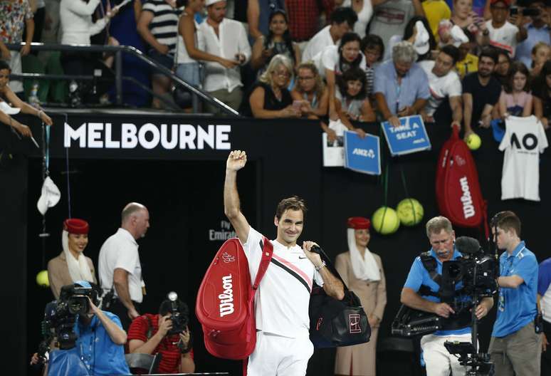 Tenista Roger Federer reage após partida do Aberto da Austrália, em Melbourne 26/01/2018 REUTERS/Thomas Peter