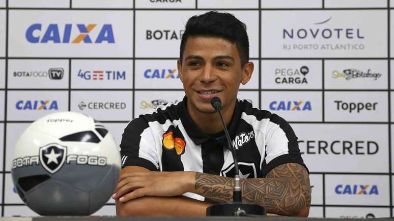 Renatinho deu um lençol logo na sua estreia pelo Botafogo (Foto: Vitor Silva/SSPress/Botafogo)