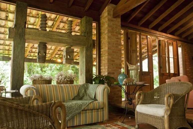 36. Projetos de casas de campo com cores terrosas. Projeto de Rafael Guimar&atilde;es