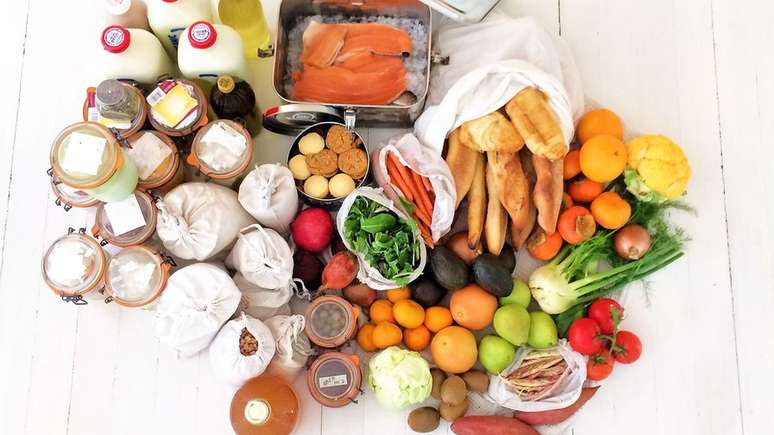 Um exemplo de compras da família, que não é vegetariana: produtos vão do balcão do supermercado direto para recipientes reutilizáveis | Foto: Arquivo Pessoal