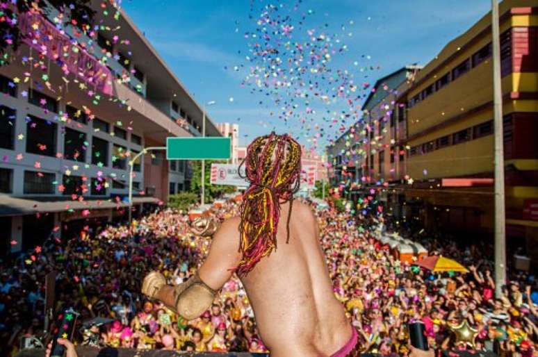 Glitter usado no Carnaval pode afetar organismos no oceano