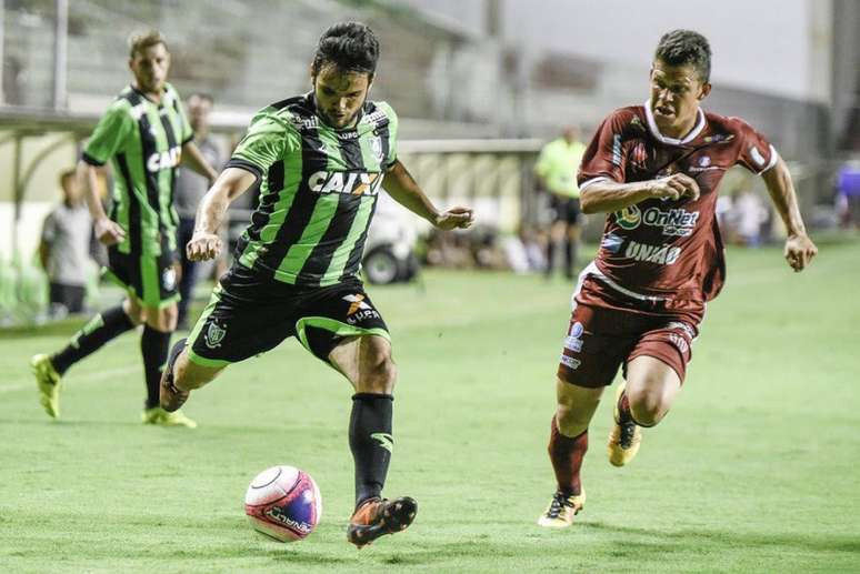 Norberto foca em clássico com o Cruzeiro (Mourão Panda / Divulgação / América-MG)