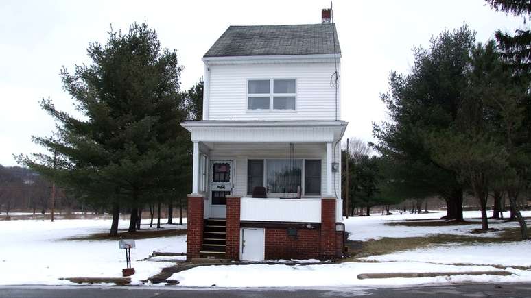 Uma das poucas casas que ainda est&atilde;o de p&eacute; em Centralia