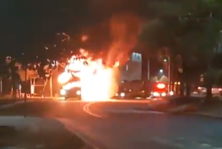 Ônibus incendiado em Minas Gerais