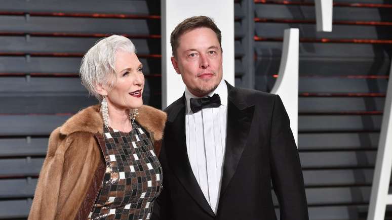 Maye é mãe de Elon Musk, cofundador da empresa Tesla, e tem dez netos