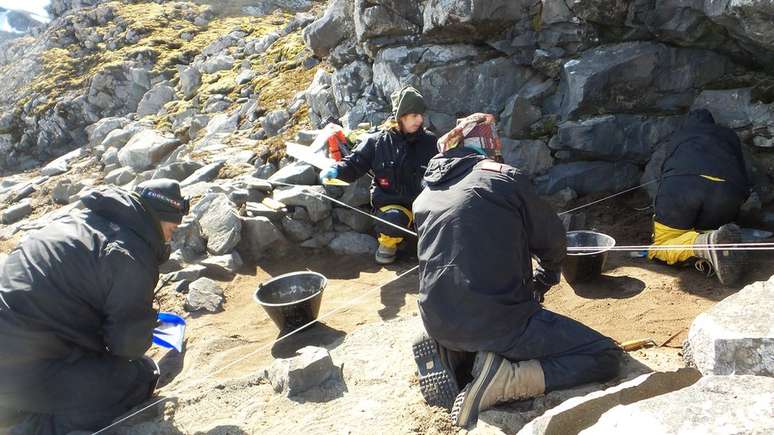 A pesquisa, que já acumula mais de mil itens coletados, é liderada pelo Laboratório de Estudos Antárticos em Ciências Humanas da UFMG | Foto: Leach/Divulgação