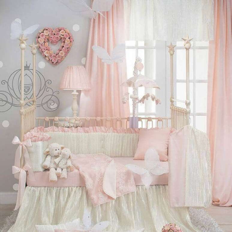 16. Linda decoração de quarto de princesa em tom pastel