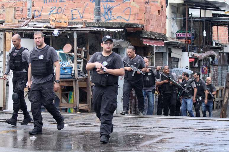 Polícia civil realiza uma grande operação na comunidade do Jacarezinho, zona norte do Rio de Janeiro.