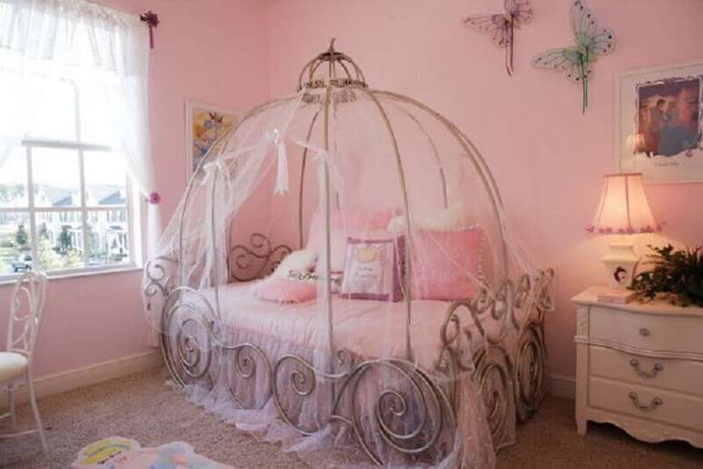 25. Linda cama para o quarto das princesas