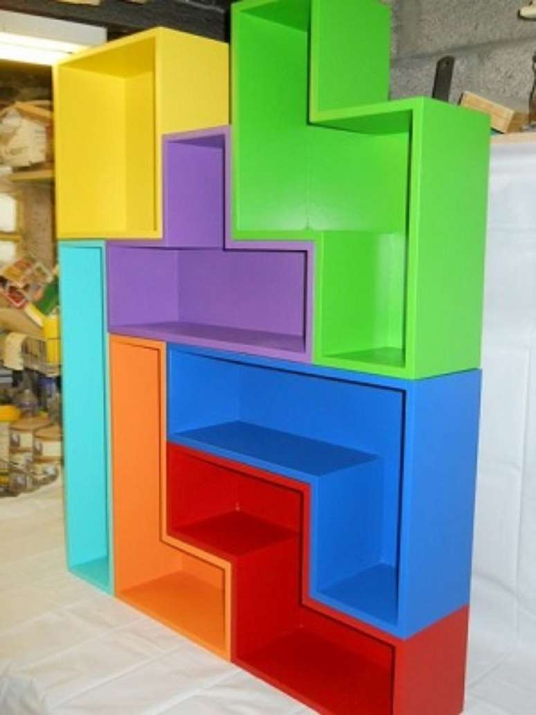 20. Quarto gamer com móvel inspirado em tetris