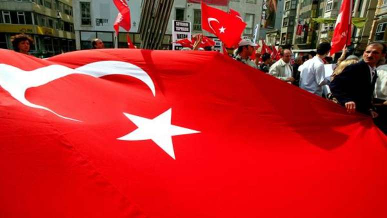 Após 8 meses, presidente da AI na Turquia é solto da cadeia