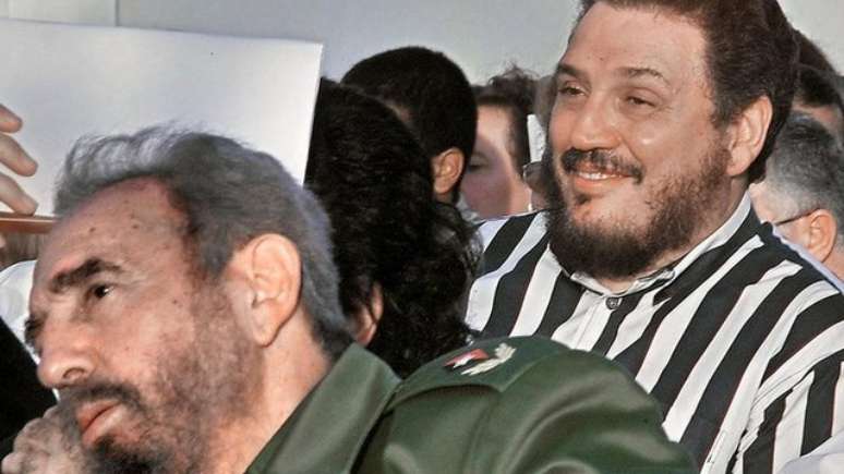 Fidel Castro e o filho, Fidelito: divulgação de notícia sobre o suicídio na imprensa oficial causou surpresa