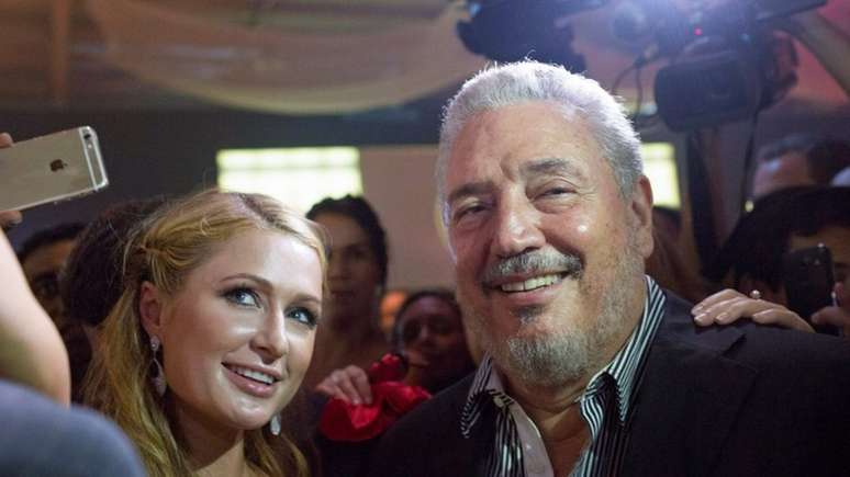 Selfie com a socialite americana Paris Hilton em Havana ganhou destaque na mídia internacional em 2015