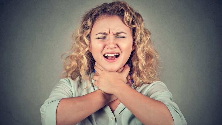 Engasgar quando n&atilde;o se tem ningu&eacute;m por perto pode ser bastante complicado, mas h&aacute; estrat&eacute;gias para desobstruir a traqueia