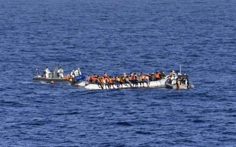 Apesar de diminui&ccedil;&atilde;o do fluxo de chegadas, imigrantes ainda arriscam em travessia pelo Mediterr&acirc;neo