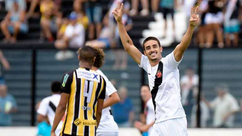 Thiago Galhardo comemora o gol relâmpago: ele precisou de 18 segundos para marcar (Foto: Thiago Ribeiro/AGIF)