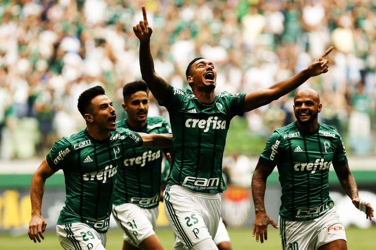 Anotnio Carlos do Palmeiras comemora gol em jogo contra o Santos, na tarde deste domingo (4), no Allianz Parque.