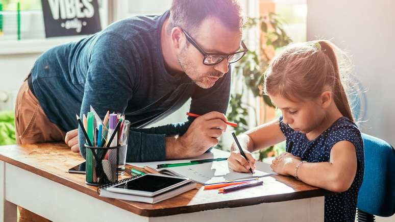 Para associação brasileira, educar em casa é parte de um 'projeto de vida' que envolve toda a família